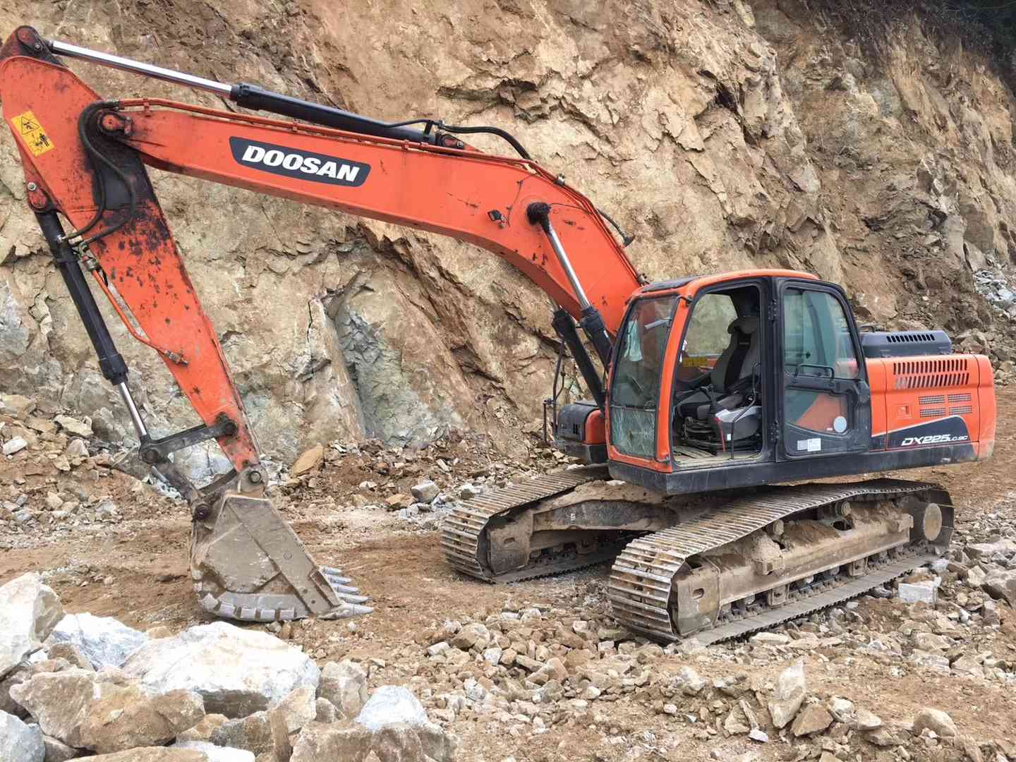 斗山dh225lc-9 挖掘机