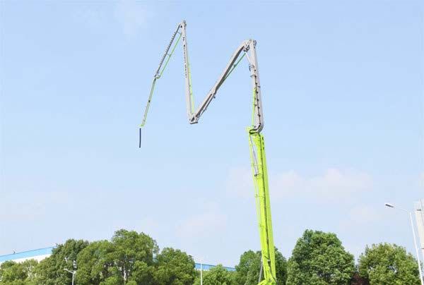 中联重科67米泵车新品下线 臂架镂空设计打造轻量化标杆