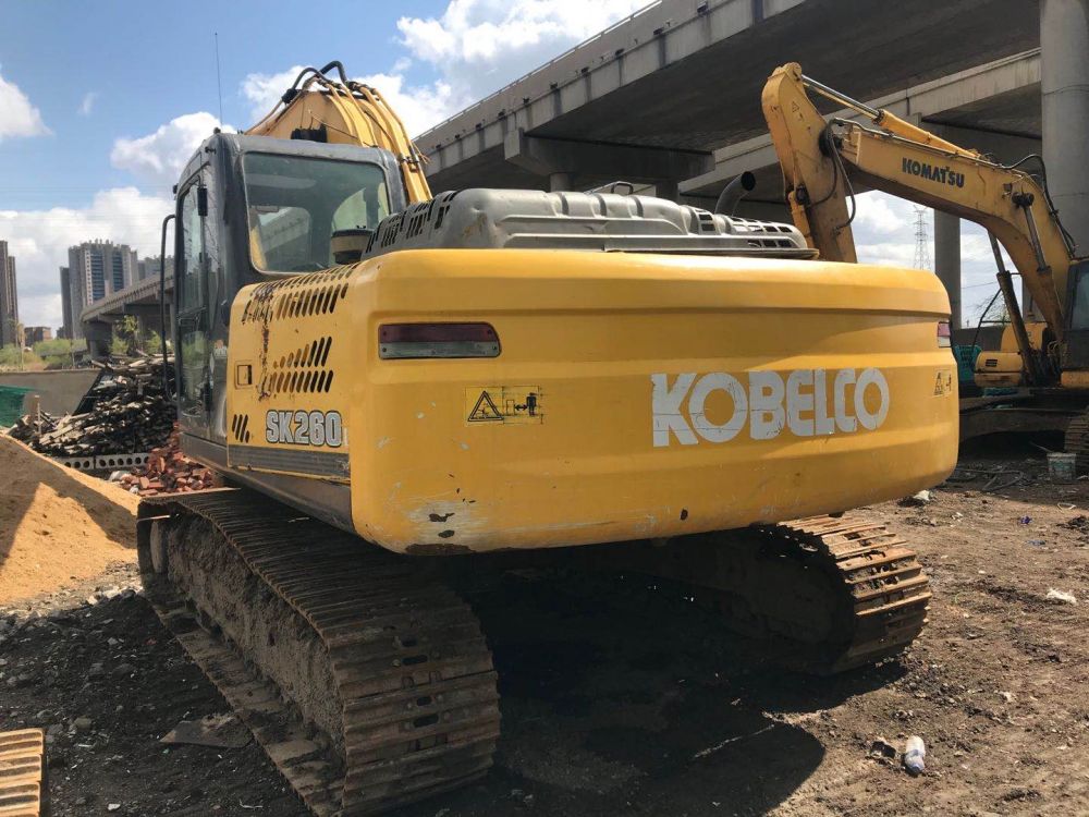 神钢sk260挖掘机