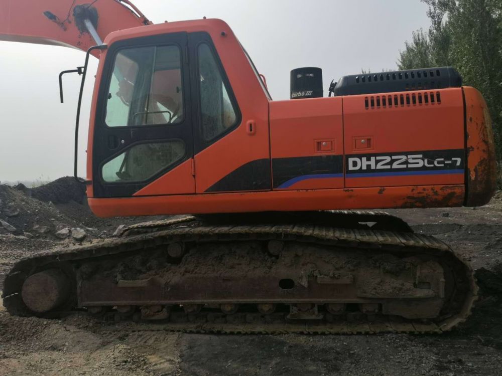 斗山dh220-5 挖掘机