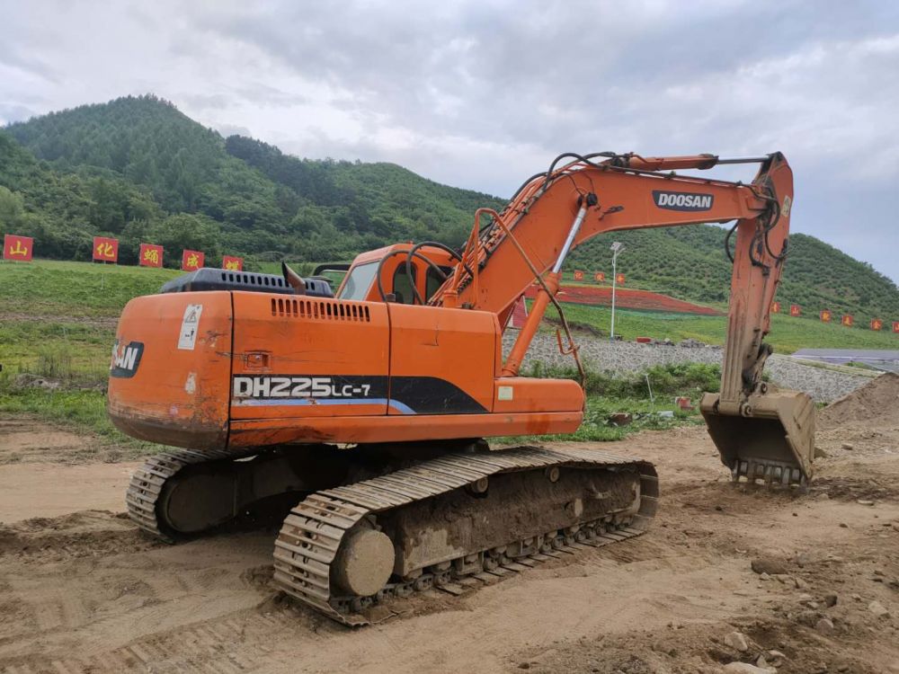 斗山dh2257挖掘机
