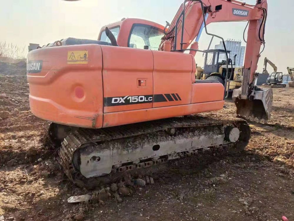 斗山dx150lc挖掘机