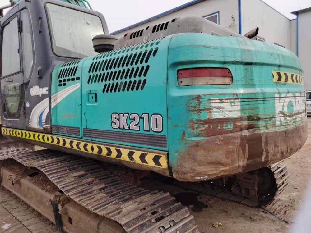神钢sk210挖掘机